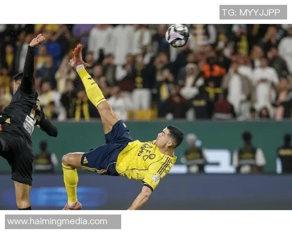 足球场上的英雄时刻:那些最帅气绝杀瞬间的传奇球星 足球场上的英雄时刻:那些最帅气绝杀瞬间的传奇球星